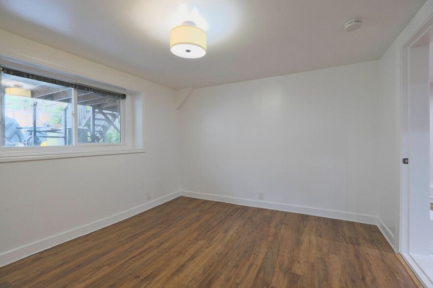 Building Photo - 1730 33rd Ave