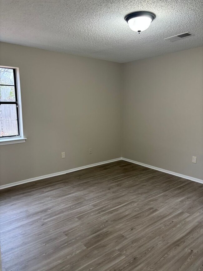 Building Photo - 5840 Gray Cove