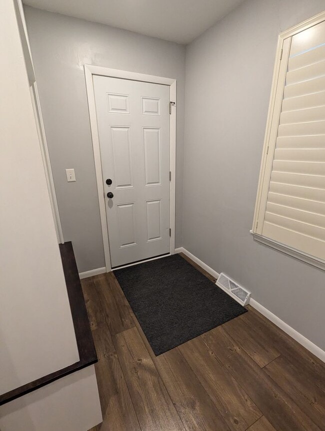 Building Photo - Charming & Spacious Home in the Heart of Richfield