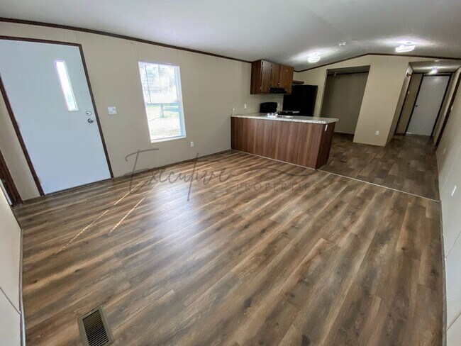 Building Photo - 2 Bedroom Mobile Home For Rent in Sulphur
