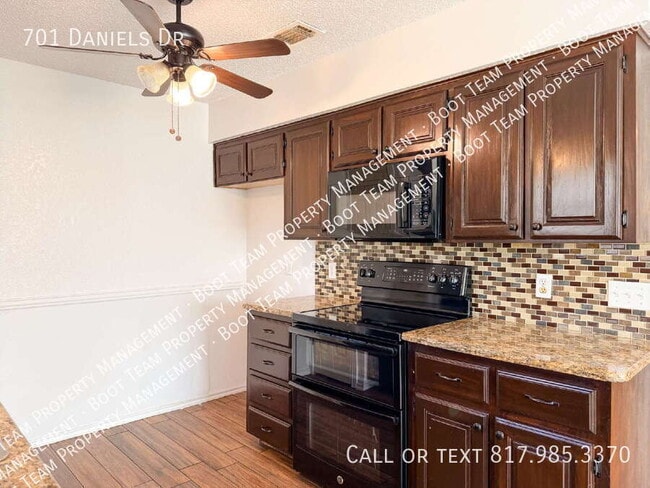 Building Photo - 701 Daniels Dr