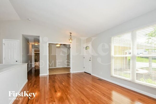 Building Photo - 134 Holly Green Dr