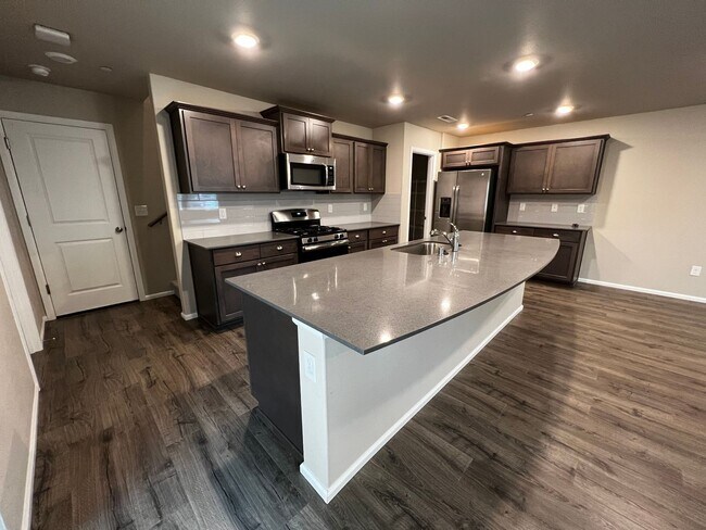 Building Photo - 4 Bed DuPont Townhome for Rent