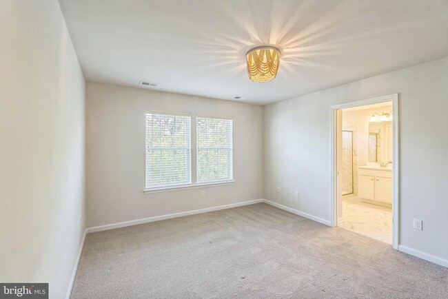 Building Photo - 11 Lilac Cir