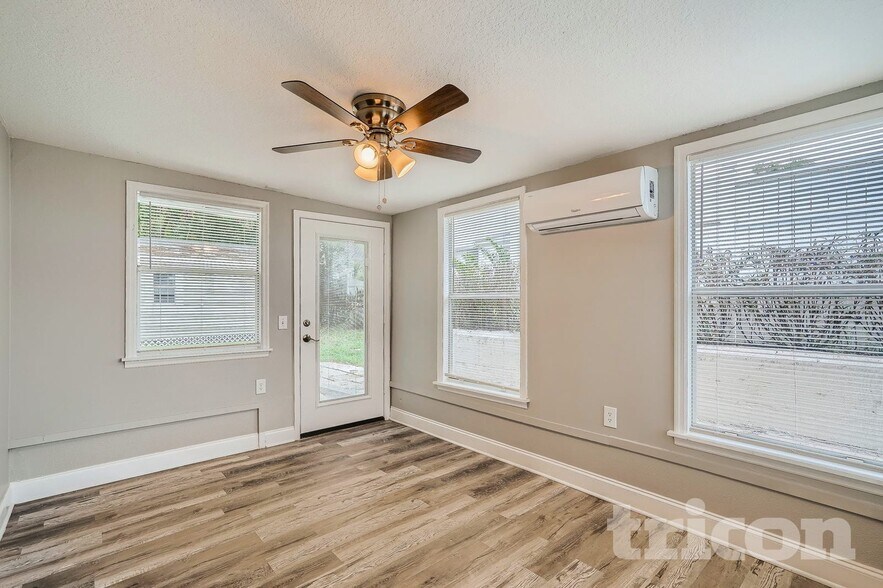 Building Photo - 1125 Michigan Dr N