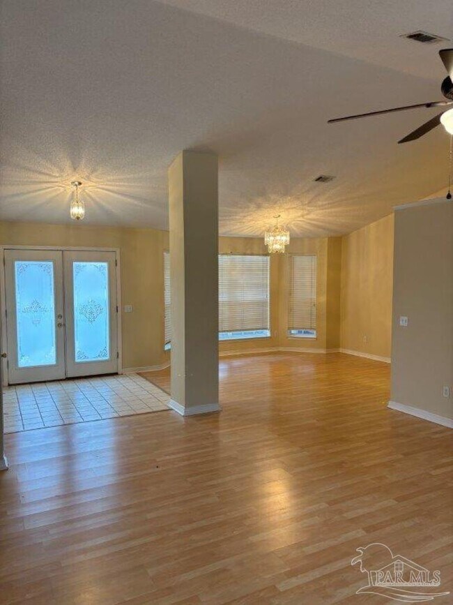 Building Photo - 1841 Southbay Dr