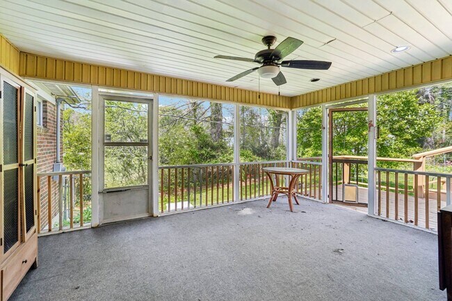 Building Photo - 710 Heatherwood Dr