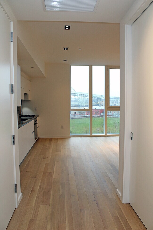 Building Photo - Unrivaled Cosmopolitan Condo w/Breathtaking City & River Views