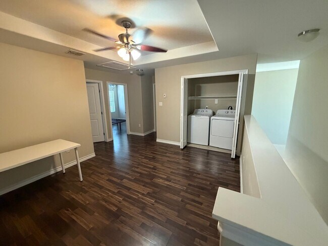 Building Photo - 7917 Elka Lp