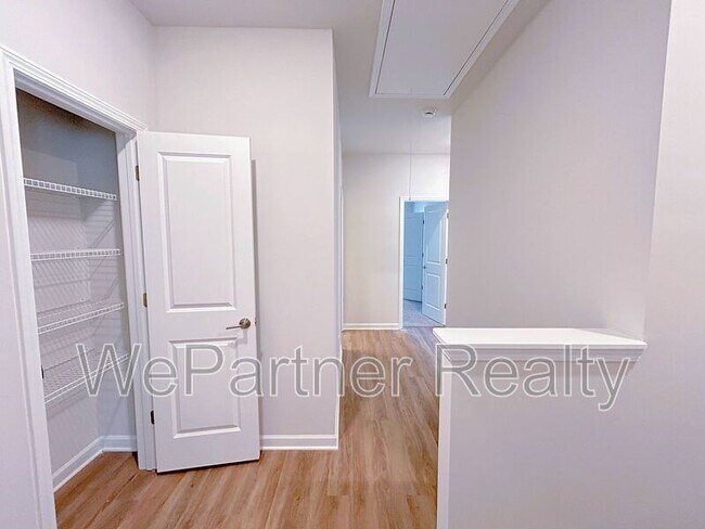 Building Photo - 2586 Mls Cmn Dr