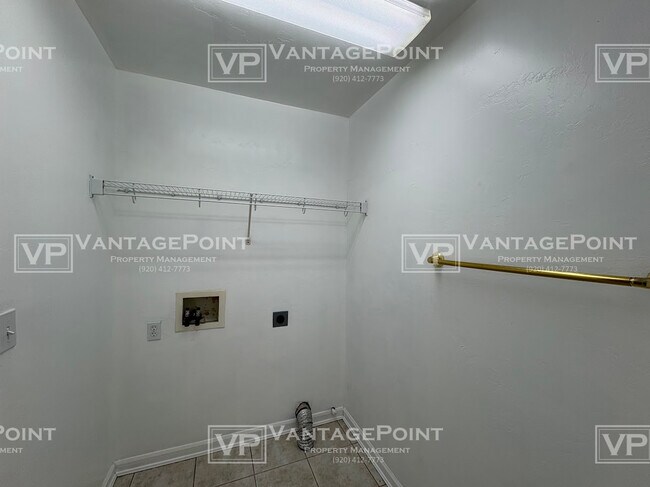 Building Photo - 1684 Twin Lakes Cir