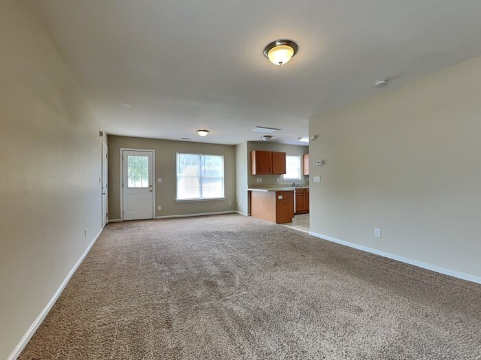 Building Photo - 640 Cliffs Inn Circle