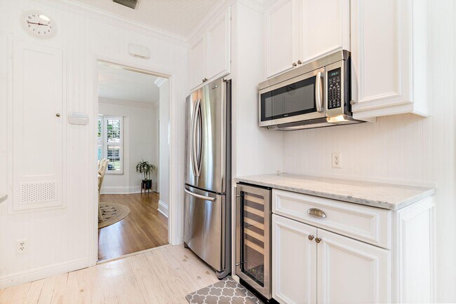 Building Photo - 210 Monceaux Rd