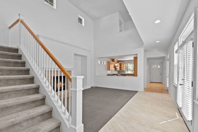 Building Photo - Immaculate Redmond Ridge Air-Conditioned B...