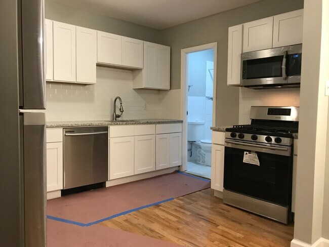 Building Photo - 452 Poplar St