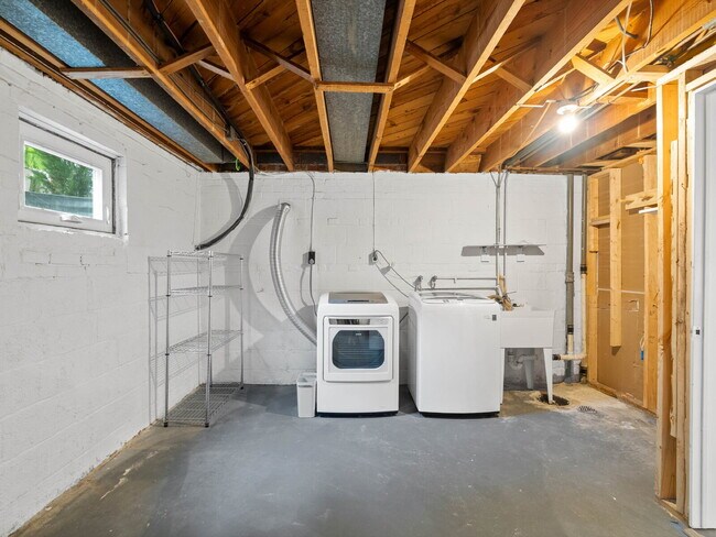 Building Photo - 6095 Wilson Blvd