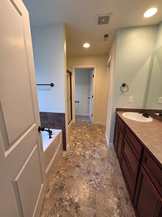 Building Photo - Beautiful 3-Bed Home with Private Yard and Modern Upgrades