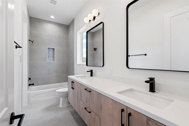 Building Photo - 4218 Nichols St