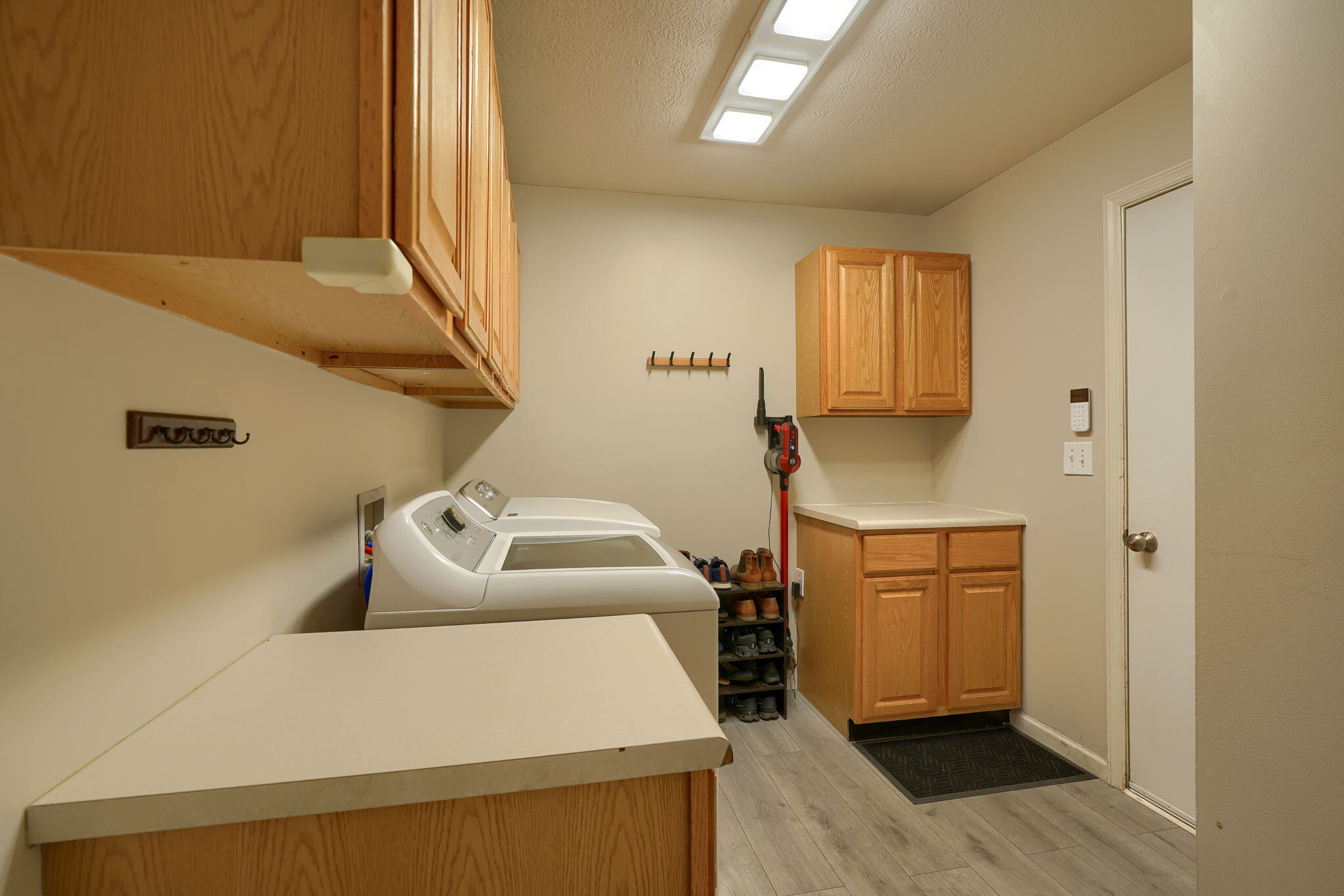 Building Photo - 6850 Fox Run Dr