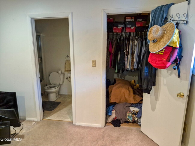 Building Photo - 524 Maple Ave