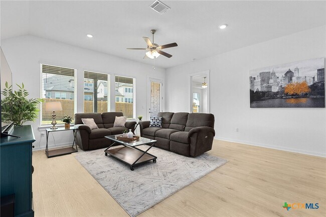 Building Photo - 2132 Magnolia Hl Dr