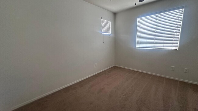 Building Photo - 7313 S 48th Dr