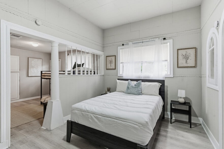 Building Photo - 314 West Cevallos-SI ID1363388P