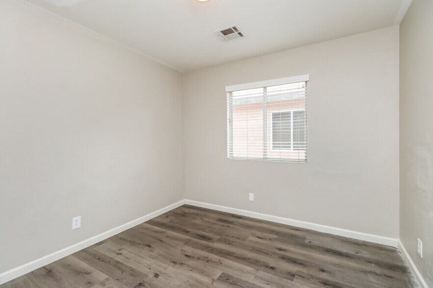 Building Photo - 2829 W Grenadine Rd