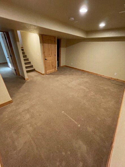 Building Photo - 275 Carina Cir