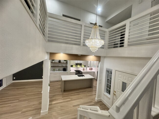 Building Photo - 516 S Post Oak Ln