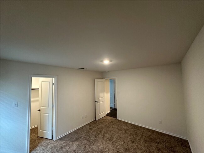 Building Photo - 2208 San Jacinto Wy