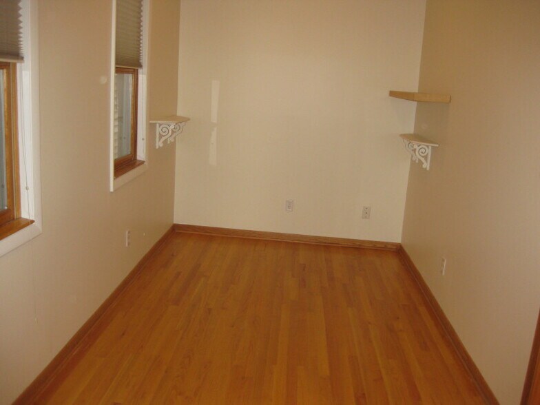 Building Photo - 3107 N Southport Ave