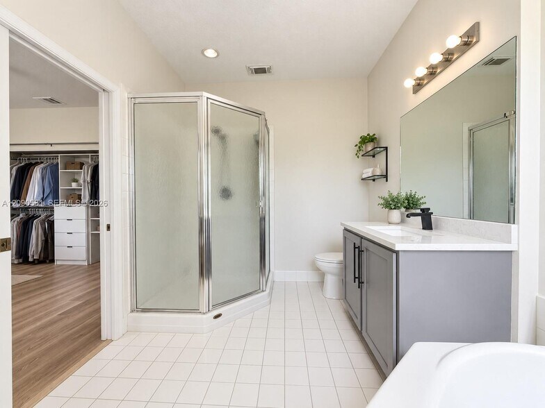 Building Photo - 2913 S Greenleaf Cir
