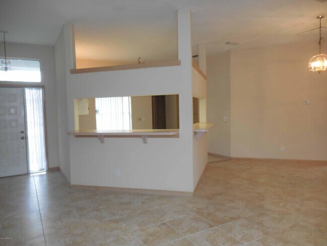 Building Photo - 2024 Hovington Cir W