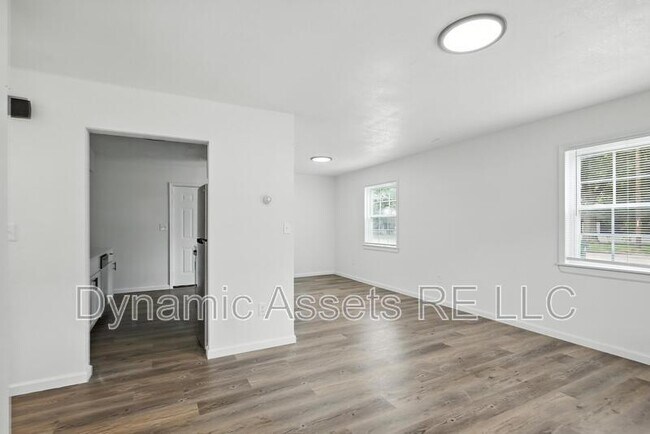 Building Photo - 509 E Jefferson St