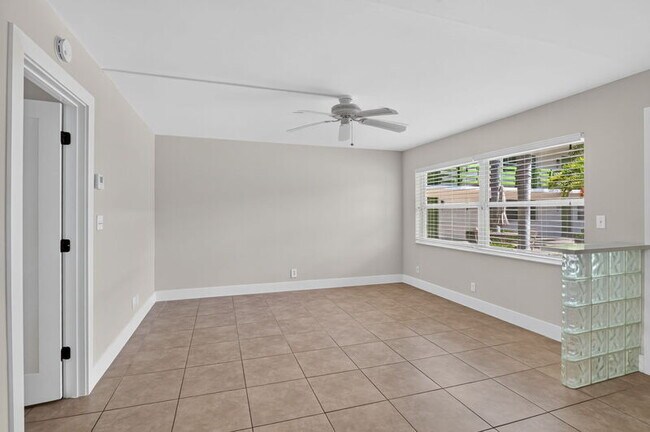Building Photo - 975 9th Ave S