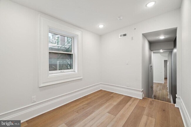 Building Photo - 1822 Chestnut St