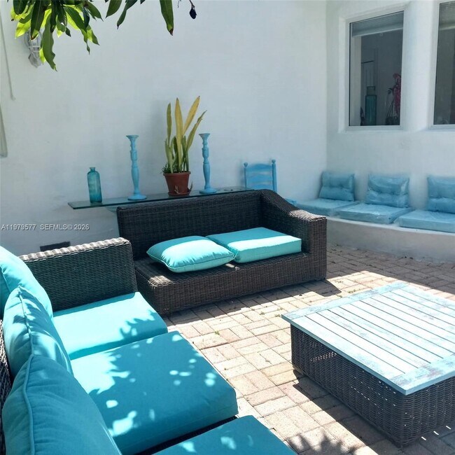 Building Photo - 6910 Rue Notre Dame