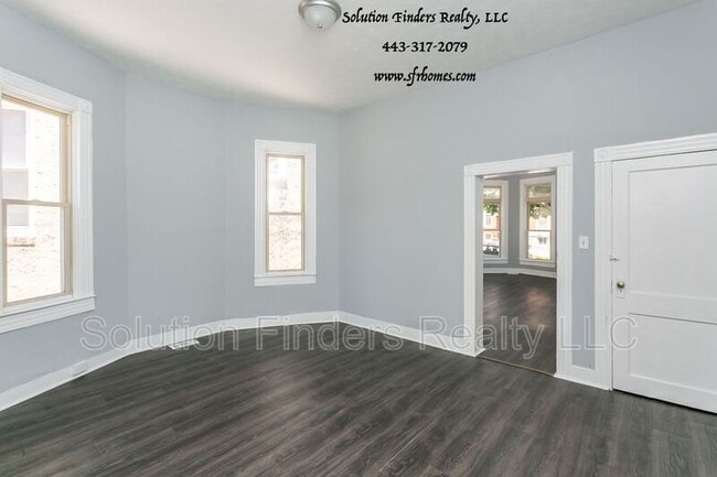 Building Photo - 2740 Parkwood Ave