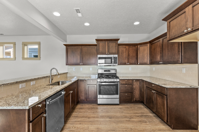 Building Photo - 2523 NW Spruce Pl