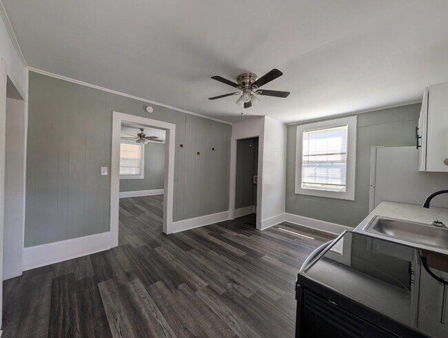 Building Photo - 429 Pennsylvania Ave