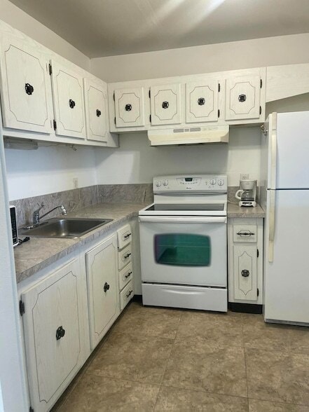 Building Photo - 500 Village Green Cir W