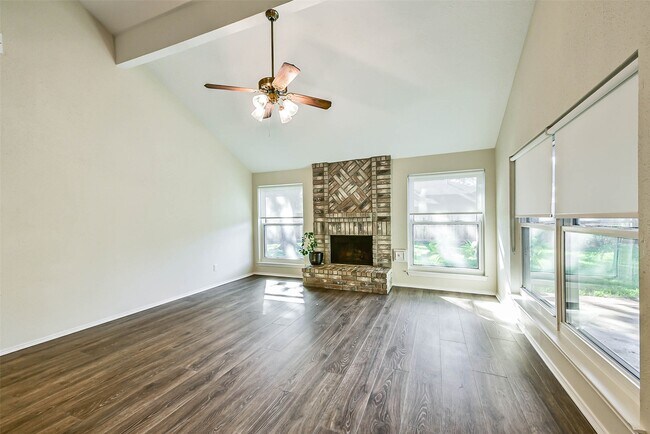 Building Photo - 22630 Round Valley Dr