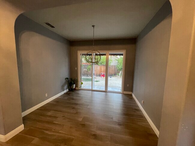 Building Photo - 8024 Halesworth Dr
