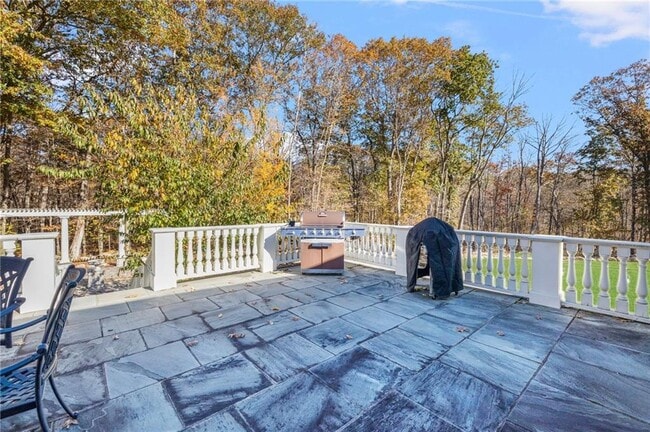 Building Photo - 524 Tillinghast Rd