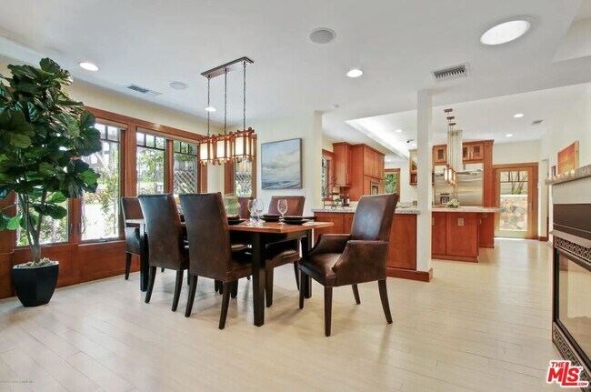 Building Photo - 130 S Arroyo Blvd