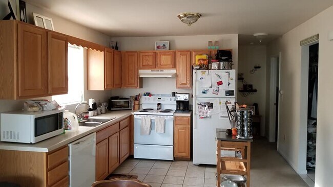 Kitchen - 1 Riverside Park N