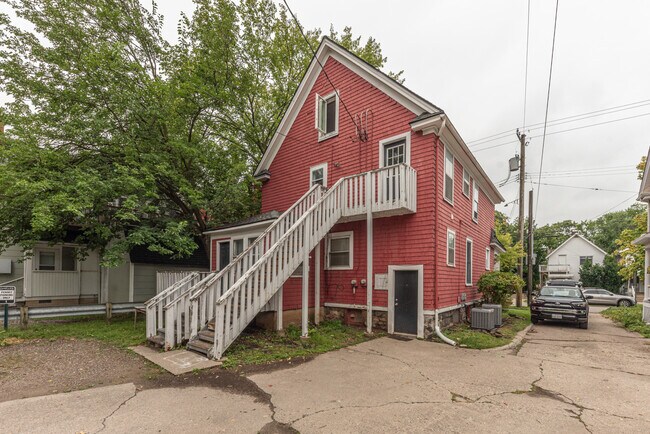 Building Photo - 808 E Ann St