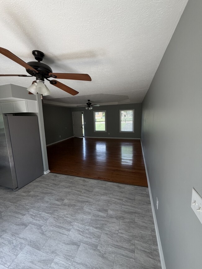 Building Photo - 127 Springhill Dr
