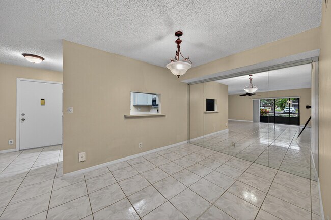 Building Photo - 147 Deer Creek Blvd